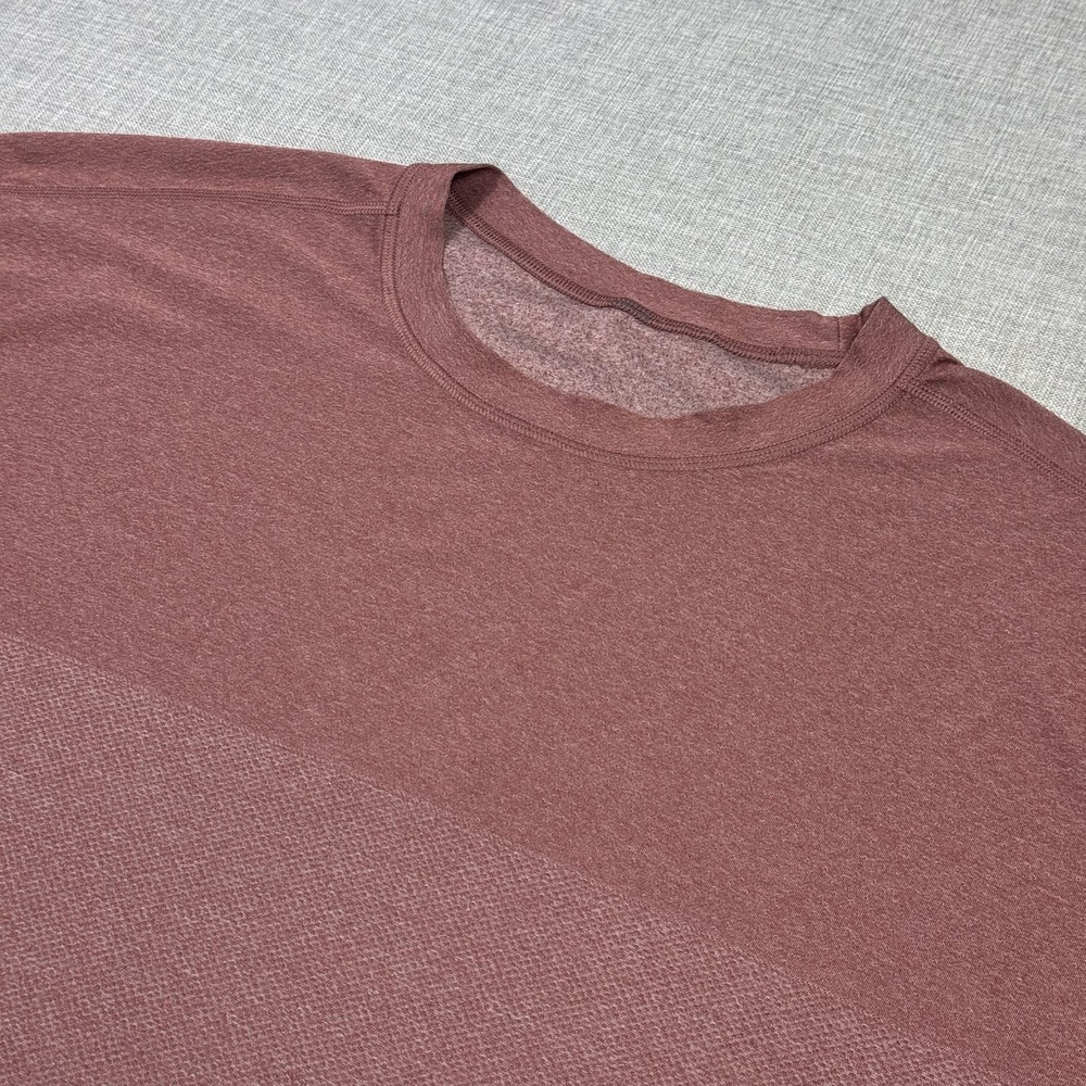 Vuori Grandview Tech Tee T-Shirt Mens Red 2XL Short Sleeve Crewneck Performance